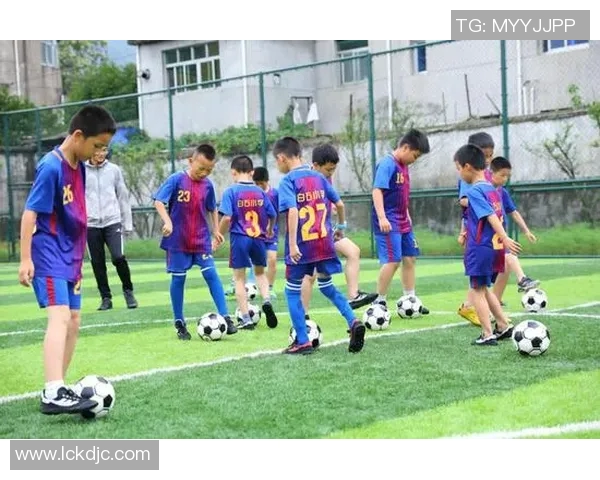 内马尔：从足球场到篮球场的热爱与追求